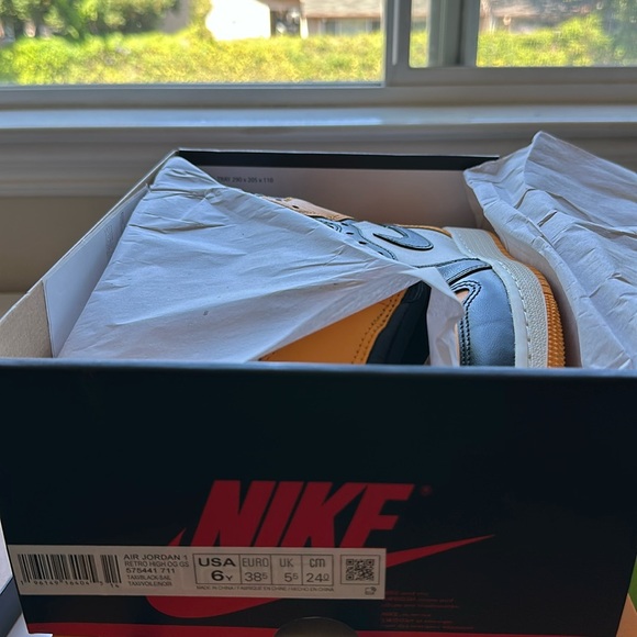 Air Jordan 1 Retro High OG 'Yellow Toe' - Picture 3 of 3